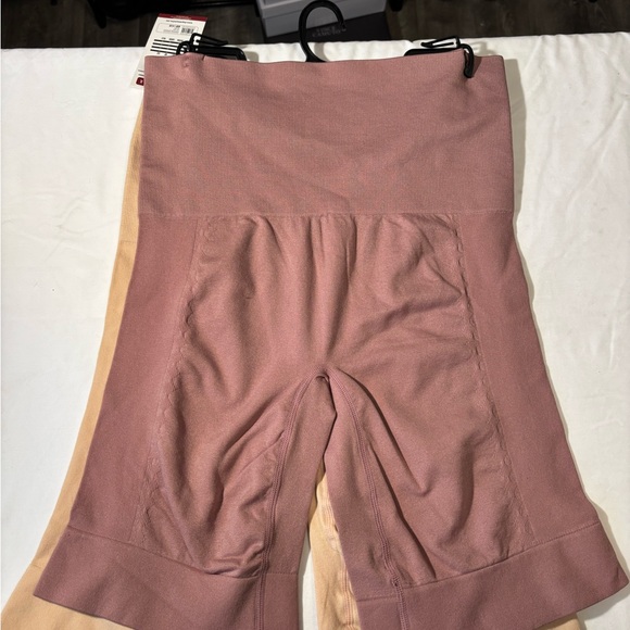 Skinny Latina Women's 2 Shaping Seamless Hi Waist Thigh slimmers. - Picture 2 of 5